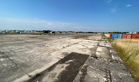 Open space and storage space from 1,000m² to 39,000m² incl. spacious access road and port connection