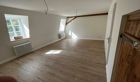 Schöne, sanierte DG Wohnung (95m²) in zentraler Kurparklage