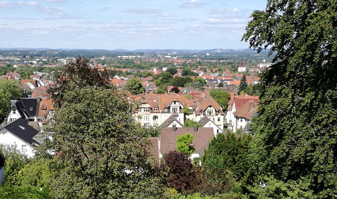 Exclusive Living: High-quality 5-room apartment with a rooftop terrace and private garden.