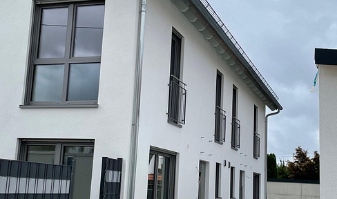 Neubau KFW55 Doppelhaushälfte mit 6 Zimmern und Keller zu vermieten
