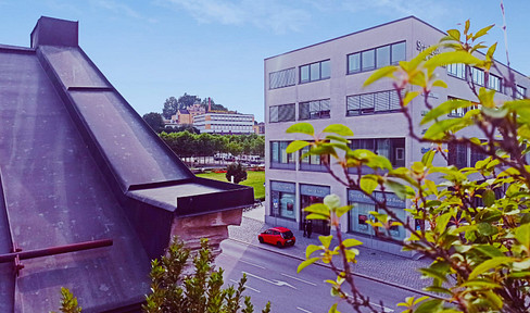 Große 4 Zimmer WHG mit Dachterrasse in bester Lage mit Stellplatz