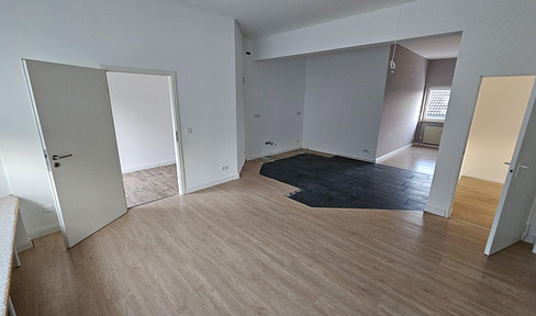 Sehr schöne, sanierte 4-Zimmer-EG-Wohnung