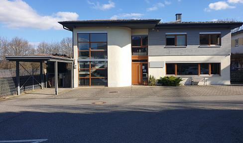 Einmalige Gelegenheit: Wohnen/Arbeiten in ruhiger Feldrandlage in hochwertigem Gebäude