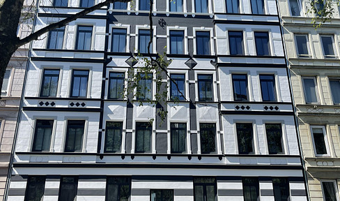 Holtenauer Str. 211, bright old building apartment in beautiful art nouveau style, balcony & floorboards