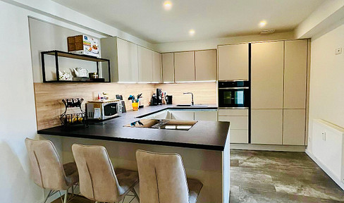 Beautiful renovated 4 room apartment in an old building
