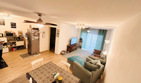 Helle 2 Zimmer Wohnung mit Balkon, EBK, Keller und TG