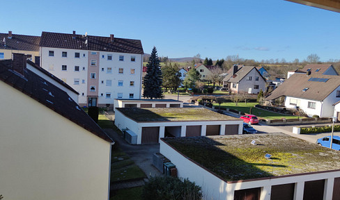 Beautiful 2.5-room apartment on the 3rd floor, featuring a fitted kitchen, balcony, and garage.