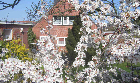 Detached house with 2 apartments in Heiligenhafen