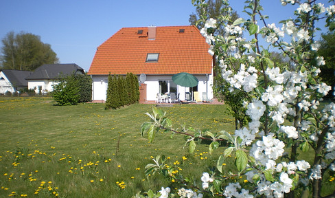 EFH with granny apartment 157.5 m² living space, 9m garage & tool shed - commission-free