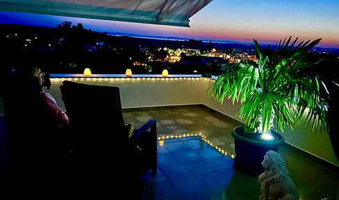 Location, location, location - great detached house with magnificent lake and mountain views