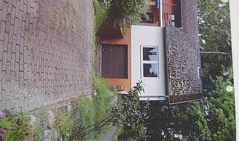 Building site for a double town house with 295 sqm living space each, existing building with bunker and garage.