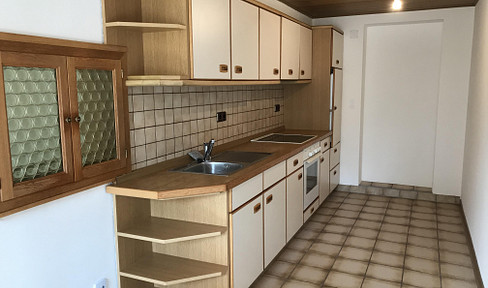 Freundliche Souterrain 3 Zimmer-Wohnung mit Einbauküche zu vermieten