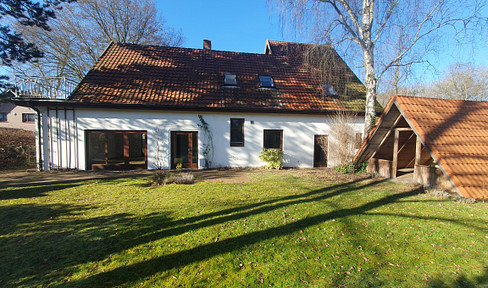 House with garden and garage