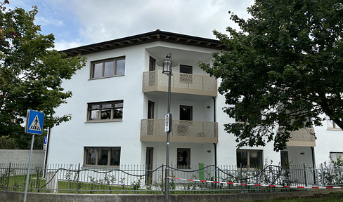 Neubau von 2024, 3-Zimmer-Wohnung mit 150 m² Garten,  Aufzug, TiGa,