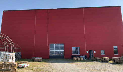 Large industrial building, warehouse and production facility, located near the A96/A7 highways, close to the airport, with a large outdoor area.