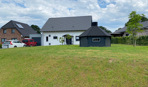 Dreamlike energy saving house near the lake