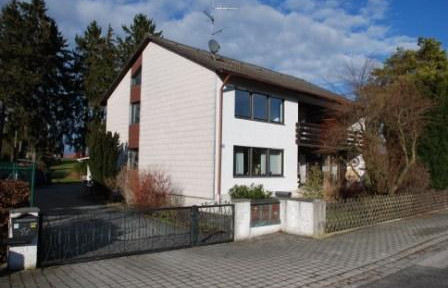 Gemütliche Zwei-Zimmerwohnung mit Balkon 1. OG