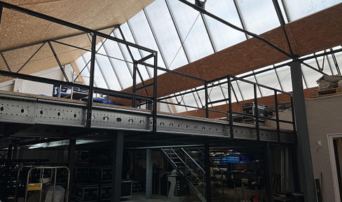 Zur Alten Börse 79 Production/warehouse hall with office space in a great location