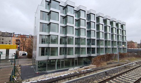 1-room apartment, located directly next to the S-Bahn (suburban train) and U-Bahn (subway) stations in Neukölln.
