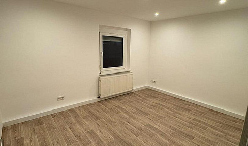 Premium Renovation | 3-Room Apartment | Ground Floor | New, High-End Siemens Kitchen Included | Prime Location.