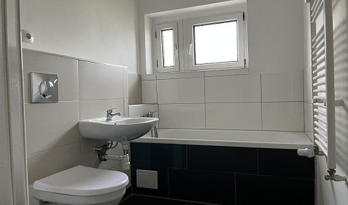 3-room apartment with a modern bathroom and balcony.