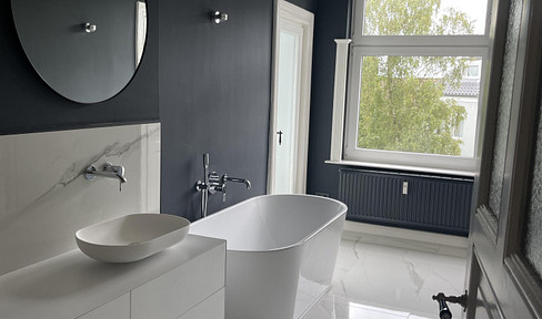 Exclusive, meticulously renovated apartment in a historic Art Nouveau building located on Holtenauer Straße.