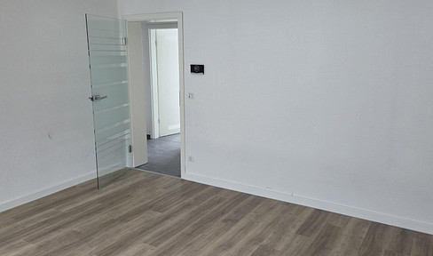 Bright, renovated 3-room apartment with a large bathroom featuring windows.