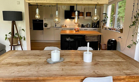 Beautiful semi-detached house – with geothermal heating, a fireplace, and a large garden in the green area of Bergfelde.