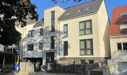 Moderne, großzügig geschnittene,lichtdurchflutete Wohnung in Architektenhaus