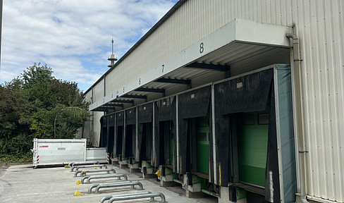 A44/A7, Kassel, Warburg, Breuna: 18,000 square meters of warehouse space, divisible from 10,000 square meters, ground floor, with up to 35,000 square meters of outdoor space.
