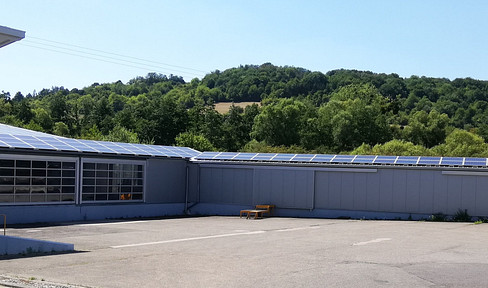 Warehouse and production hall, 399 square meters, with 5 loading docks, plus 45 square meters (or larger) of office space, located near Saarbrücken.
