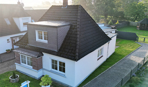 Refurbished detached house with optional building plot!