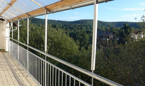 mit Balkon: helle großzügige Wohnung: 3-Zimmer + Wohnküche + Bad + ca 80qm Speicher