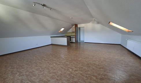 Modernes Studio mit offener Küche und Tageslichtbad