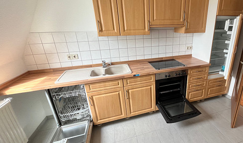 4-room apartment with fitted kitchen on the top floor in Zwickau-Marienthal