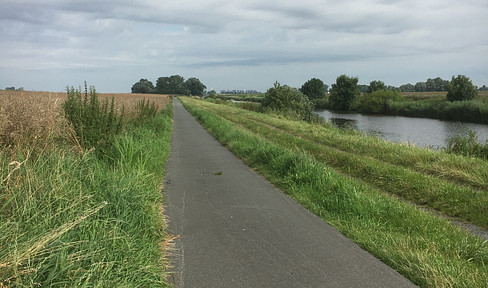 Für Schnellentschlossene: Außergewöhnliches Grundstück direkt am Hadelner Kanal!