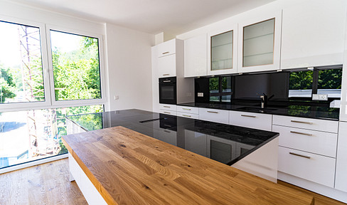 Gehobene 4,5-Zimmer-Wohnung 2 Balkone und EBK
