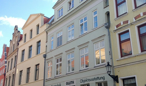 Modern 3-room apartment in the center of Wismar | EBK | WG suitable