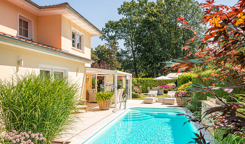 Exklusiver Wohntraum! Villa mit Swimmingpool, Energiekl. A, in sonniger, ruhiger Lage