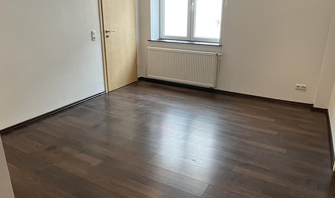 Cozy 2-room ground-floor apartment.