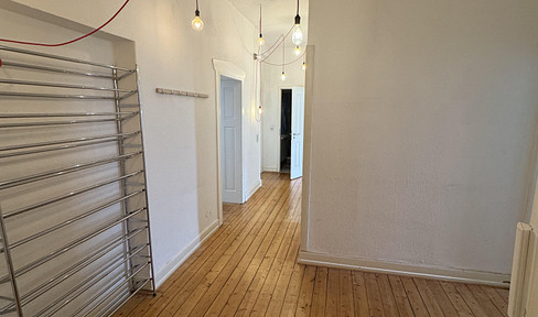 Wonderful apartment in an old building to let for a limited period until 31.10.2026