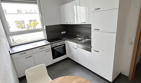 2 rooms, fitted kitchen, roof terrace, in the center
