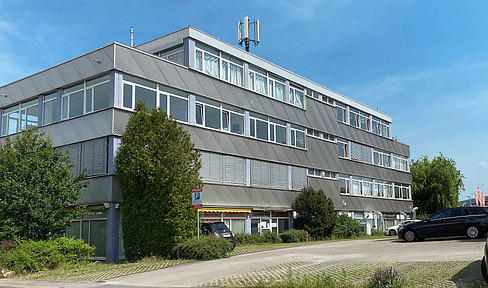 Winnenden: Bright corner office space in a prime location! Ideal for home office! 2ND FLOOR