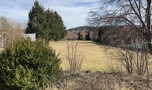 Building plot for 5 detached houses, partially developed, very good location, divisible.