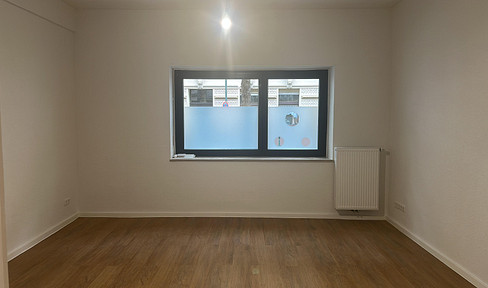 Schöne, komplett sanierte 2-Zimmer Terrassenwohnung in zentraler, aber dennoch ruhiger Lage