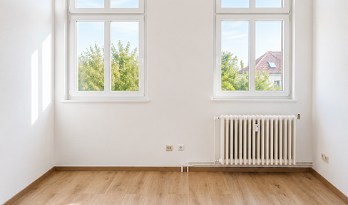 Helle 3-Zimmer-Altbauwohnung mit Einbauküche & Dachterrasse – nur 100 m zur U-/S-Bahn Neukölln