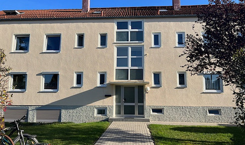 Erdgeschosswohnung mit Terrasse in Germering, 2,5 Zimmer + helle Essküche