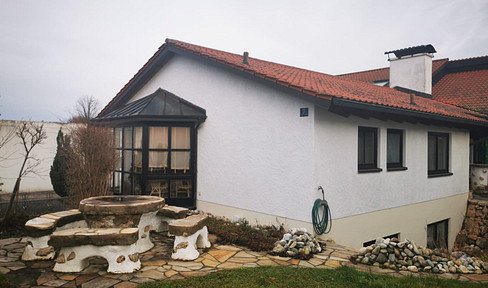 Beautiful Bugalow with pitched roof and garage