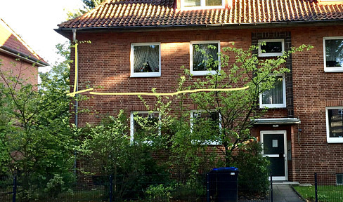 RESERVED: Charming apartment on the upper floors with an additional attic room.