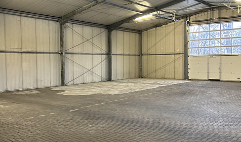 Warehouse 300 m² + approx. 400 m² plot for rent